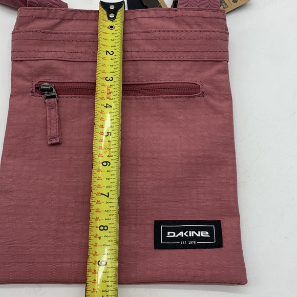 Dakine NWT Rose Blush Mauve Colored Nylon Crossbody Bag NYB4158 - Picture 8 of 9